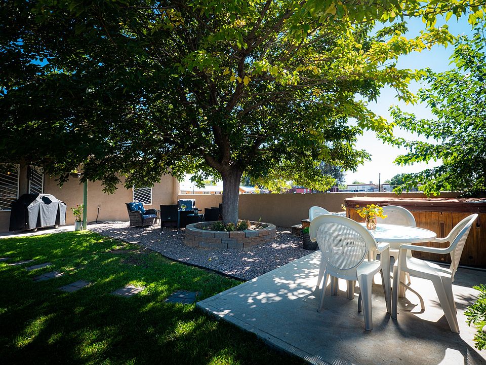 1st image of 692 A Cres #1
