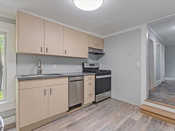 3rd image of 4 Maple St