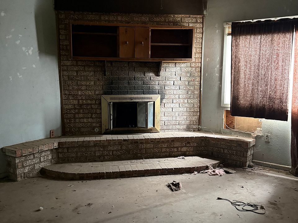 2nd image of 1418 N Denson Dr
