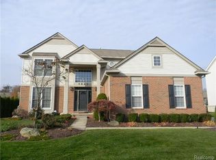 4863 Birkdale Dr, Commerce Township, MI