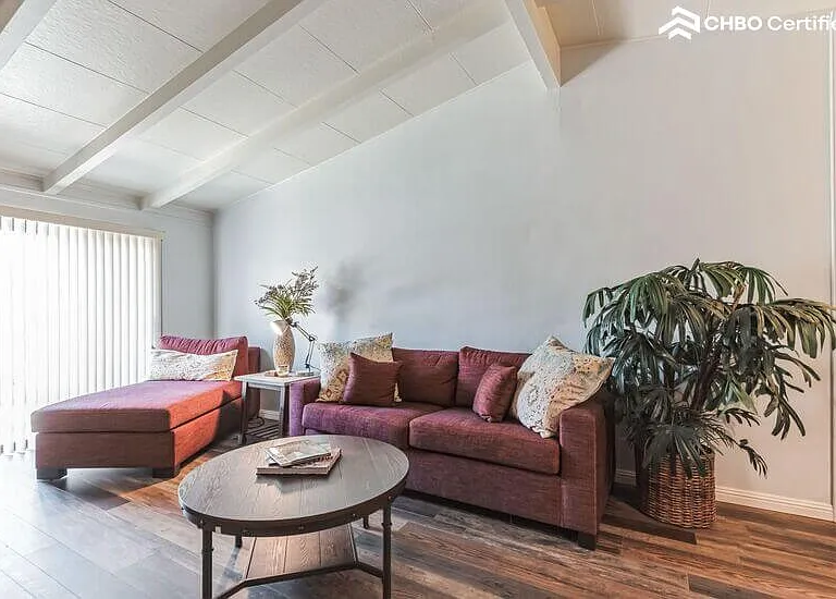 2912 W Century Blvd — Photo 2