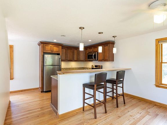 4th image of 199 Davisville Rd