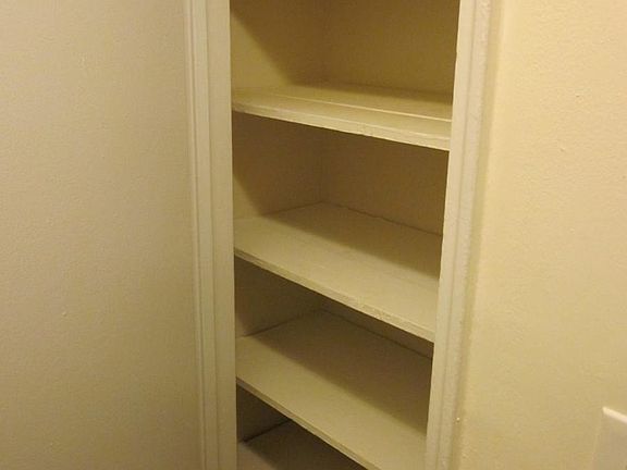 4th image of 560 Warburton Ave APT 1A