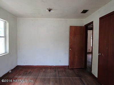 3rd image of 4004 Fairfax St