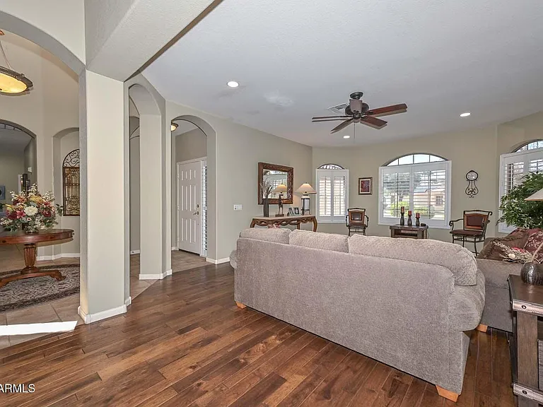 3171 N Palmer Dr — Photo 6