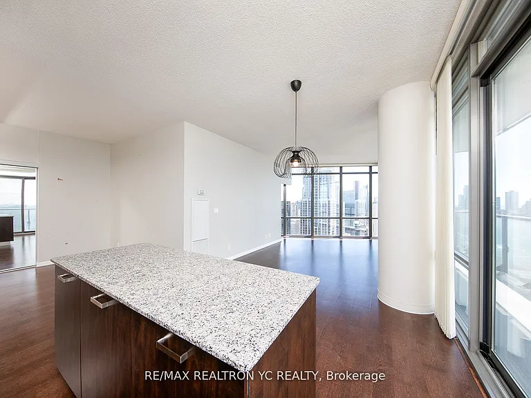 832 Bay St #3510 — Photo 9