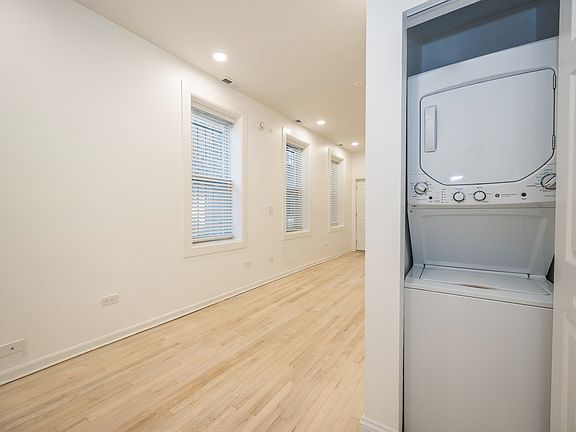 4th image of 1247 N Cleaver St #R