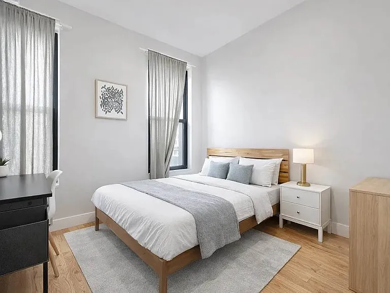 879 Cypress Ave #3L — Photo 4