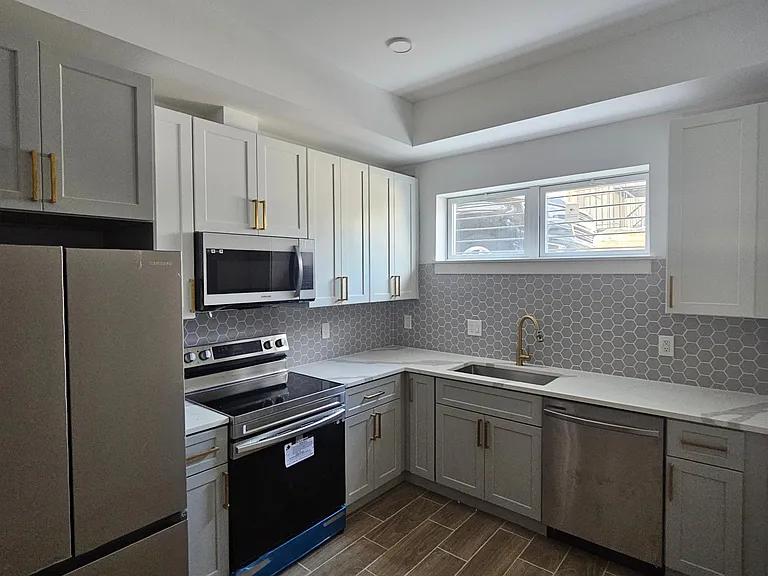 2230 Nicholson St SE #12 — Photo 32