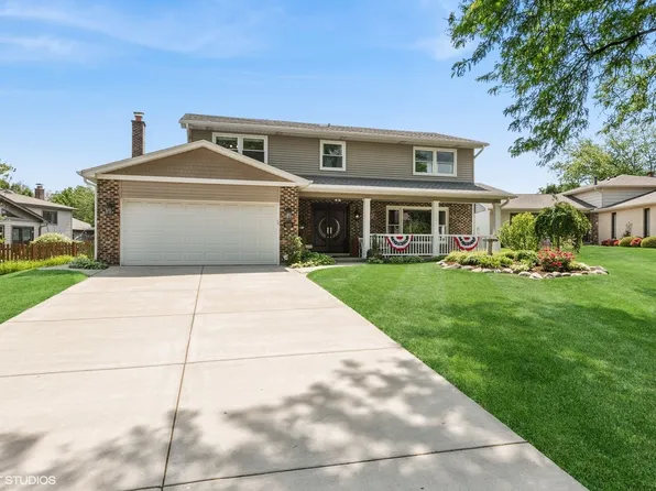 688 Crystal Ct N, Schaumburg, IL 60193