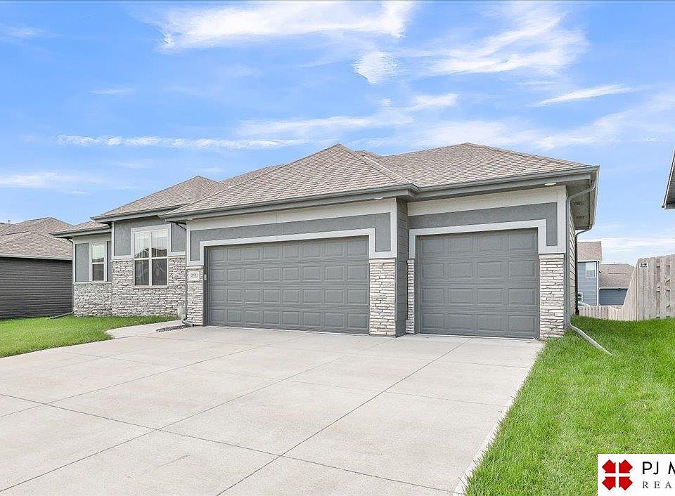1st image of 20913 Larimore Ave