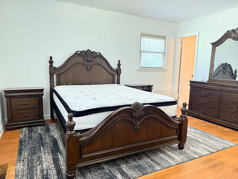 120 E Rowan St — Photo 22
