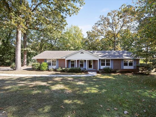 69 Oakridge Dr, Forsyth, GA 31029