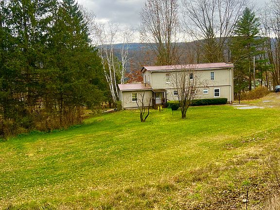Spacious back lawn with surrounding mountain views. Enjoy the peaceful private setting and natural beauty.