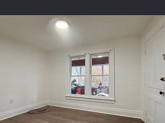 2nd image of 447 Hoyt St #2
