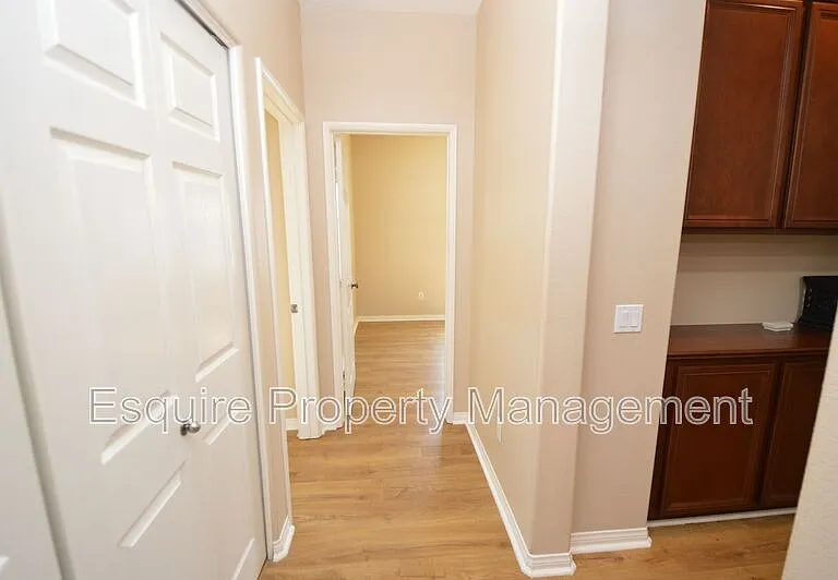 3246 N Ventura Rd — Photo 11