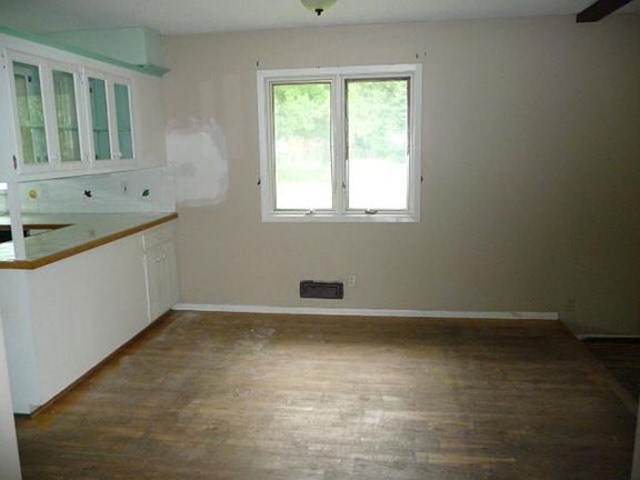 4th image of 8673 Ironwood Ave S