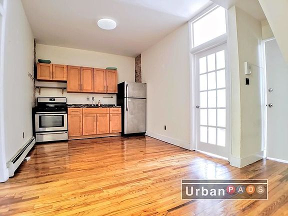 4th image of 521 Lafayette Ave #2F