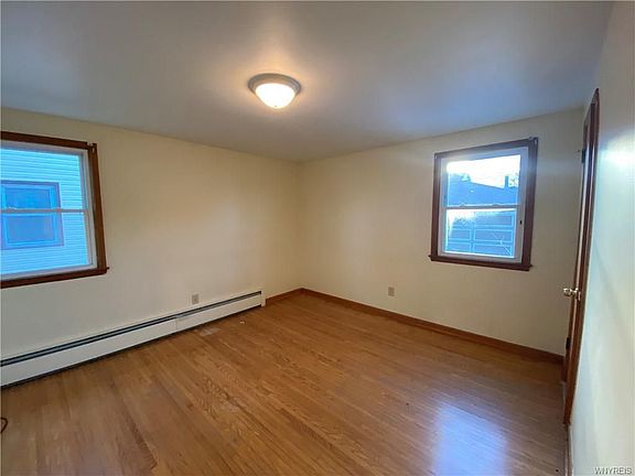5th image of 182 Lyndale Ave
