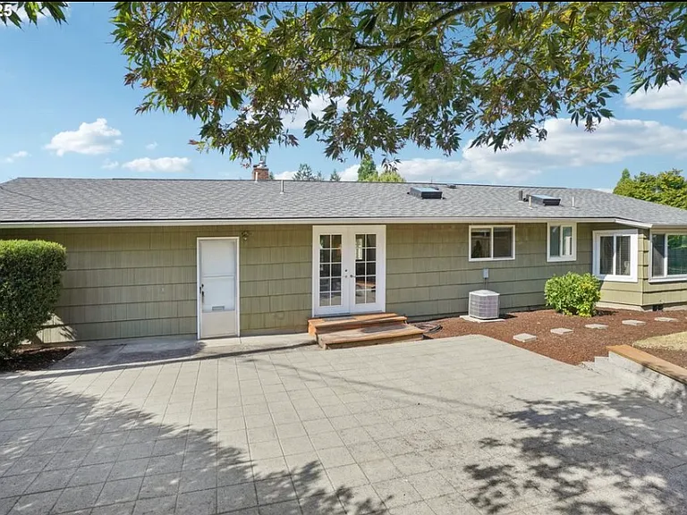 2400 Dillow Dr — Photo 10