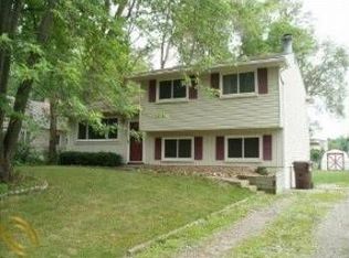 2650 Massena St, Commerce Township, MI 48382