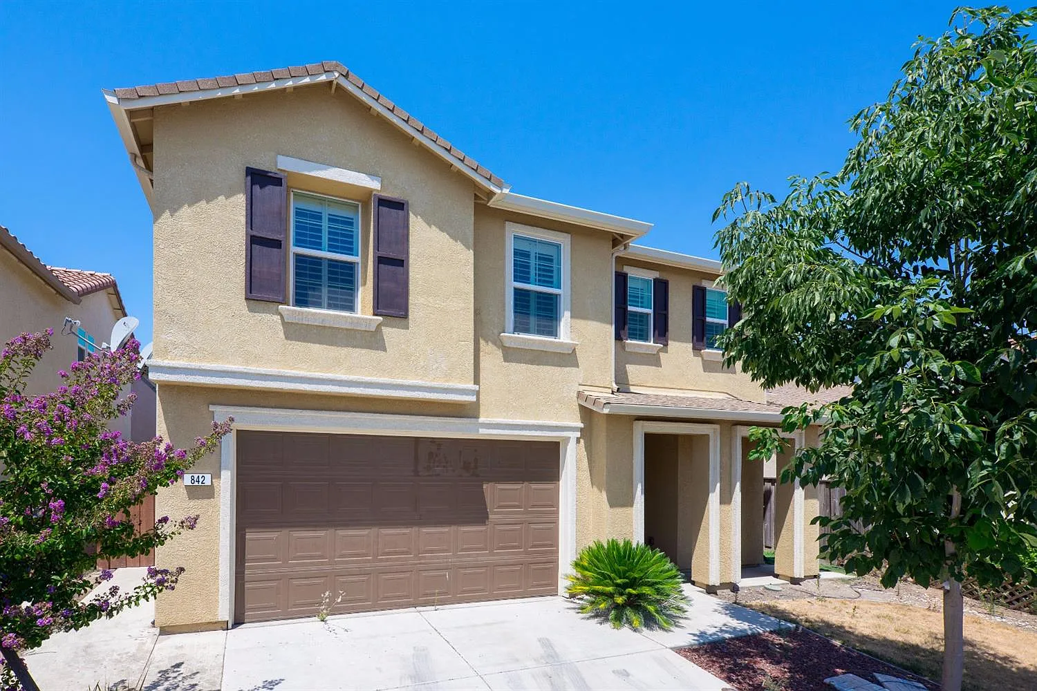 842 Kiwi St photo 1