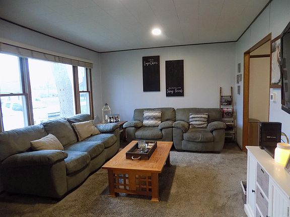 3rd image of 207 N Oak St