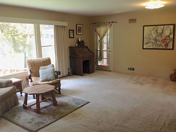 4th image of 1628 Harrison Ave