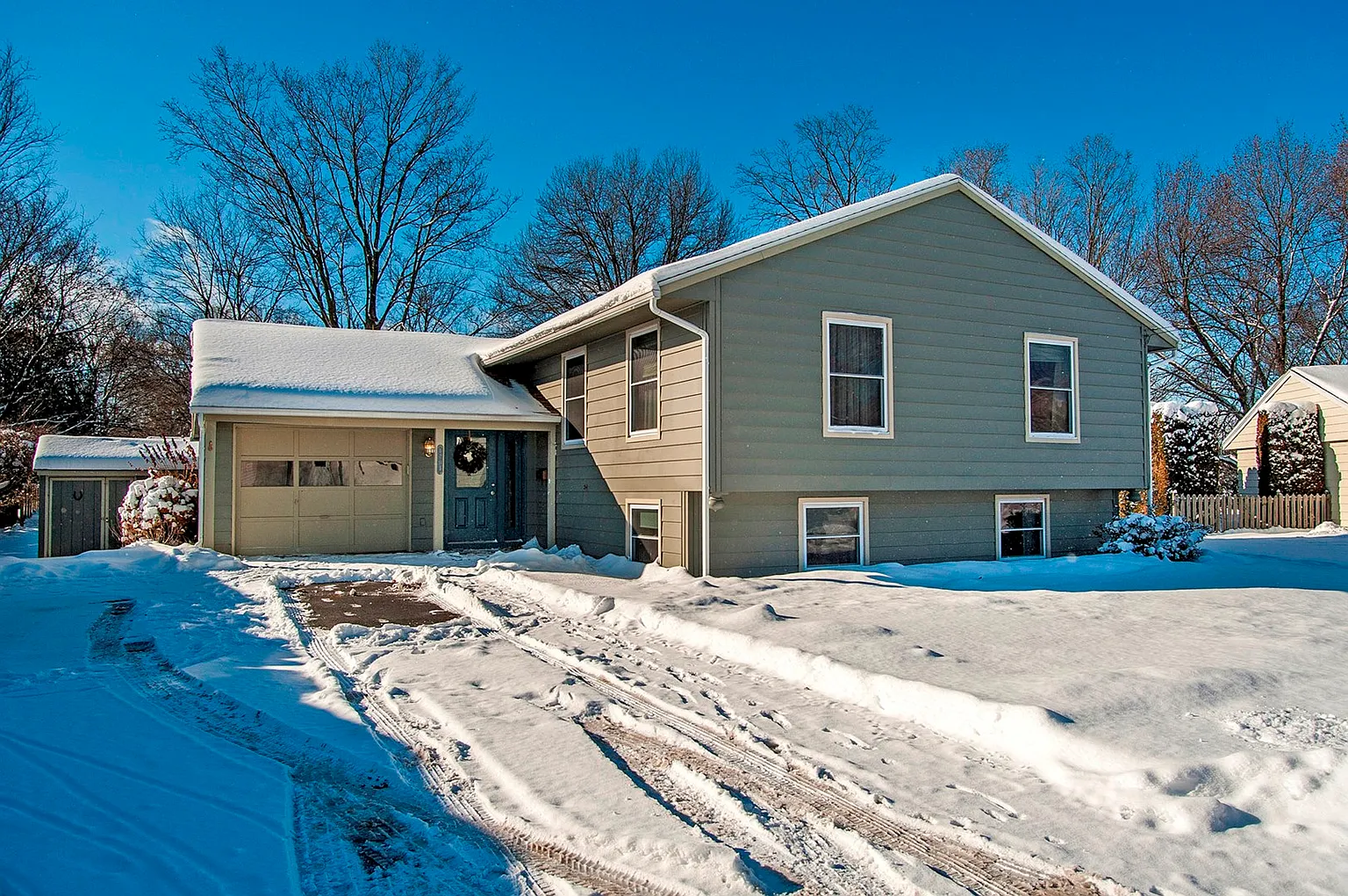 1701 Lincoln Ln photo 1
