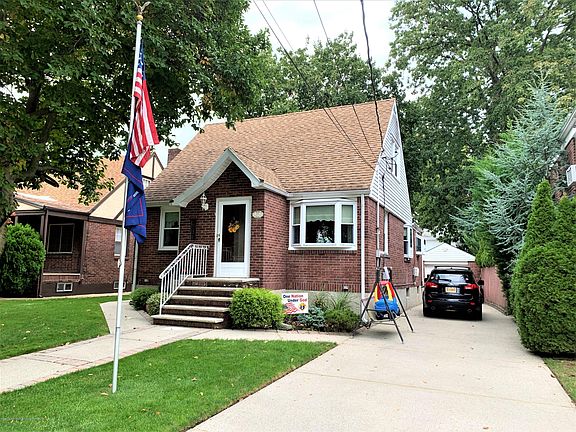 2nd image of 555 College Ave