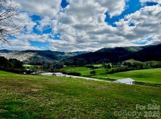 137 Cowboy Ln, Hot Springs, NC 28743