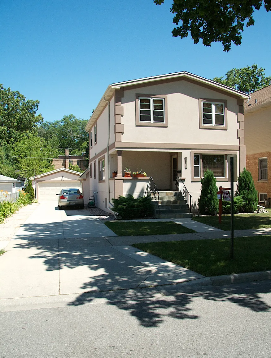 2571 Wood St photo 1