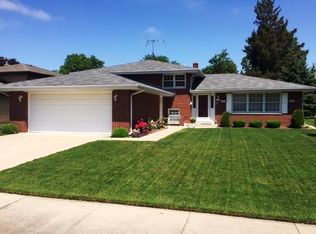 18507 Locust St, Lansing, IL 60438