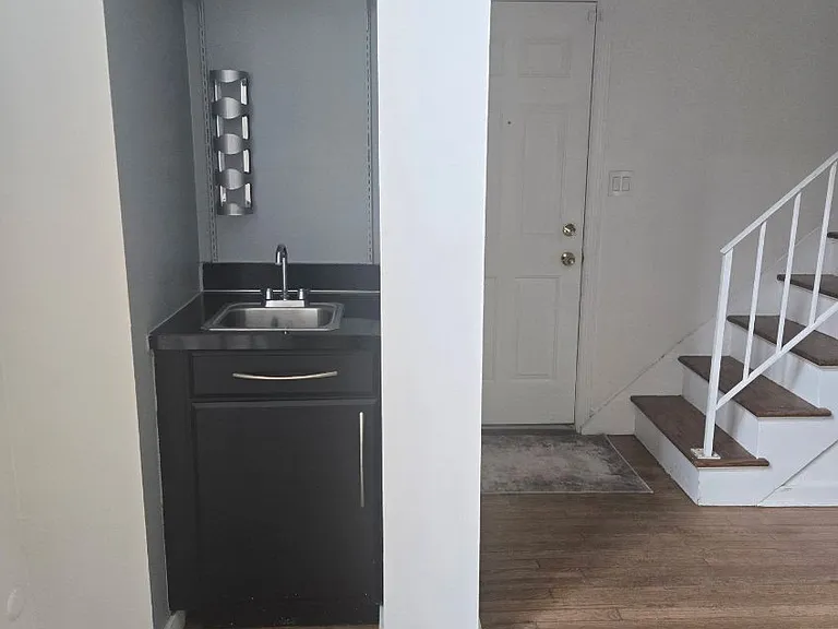6412 Howe St #1 — Photo 10