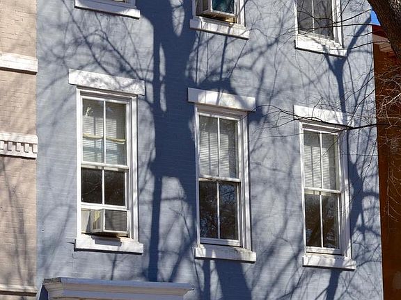 4th image of 404 E Capitol St NE