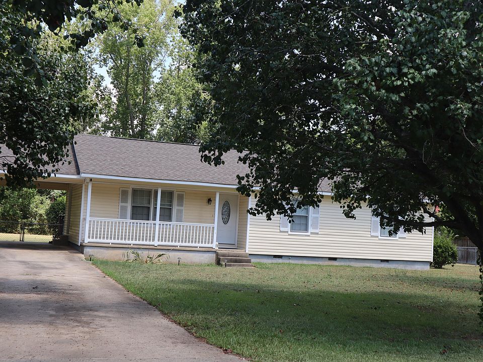 2nd image of 2717 Nowell Dr