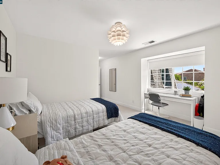 2207 Martin Ave — Photo 66