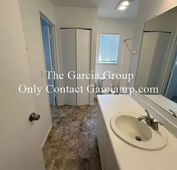 12812 E Burnside St — Photo 13