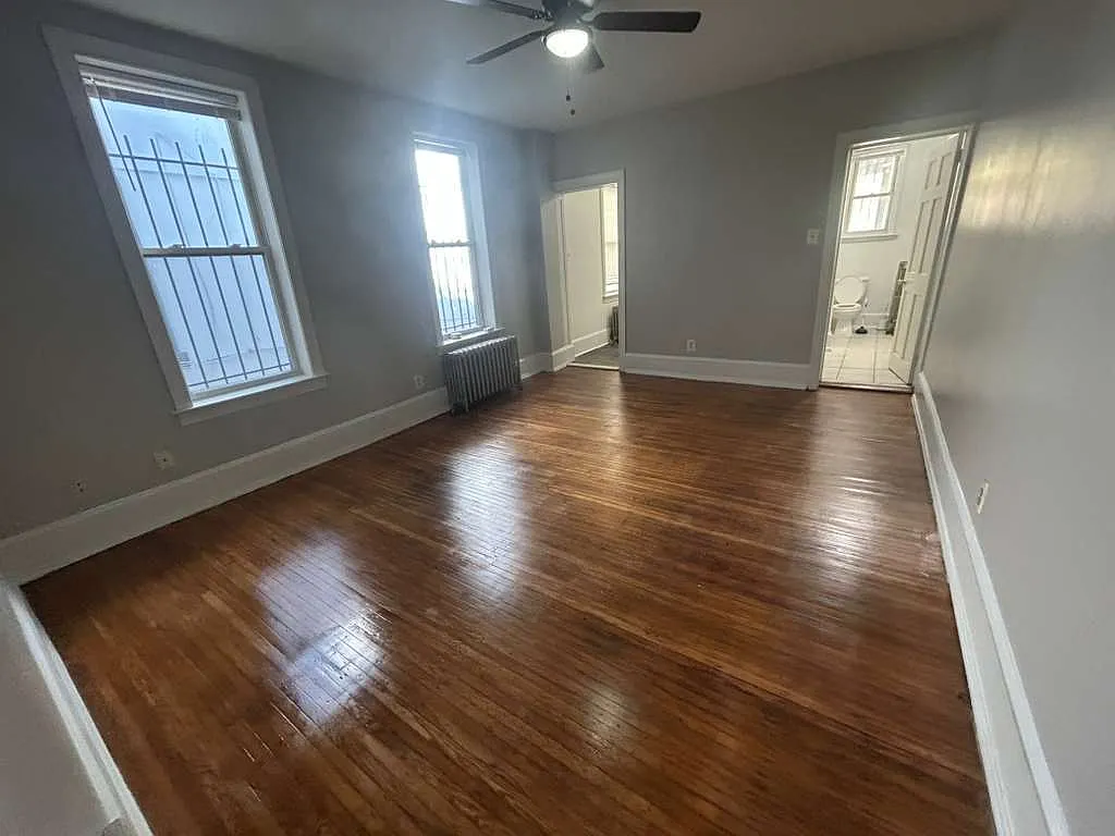 Building Photo - 4133 Ridge Ave #1R