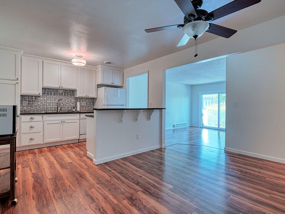 1st image of 815 Duke Dr #34