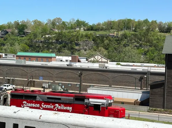 200 S Sycamore Street #1001, Branson, MO 65616