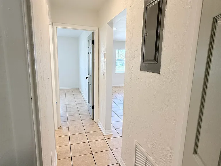 715 Georgia St #1 — Photo 8