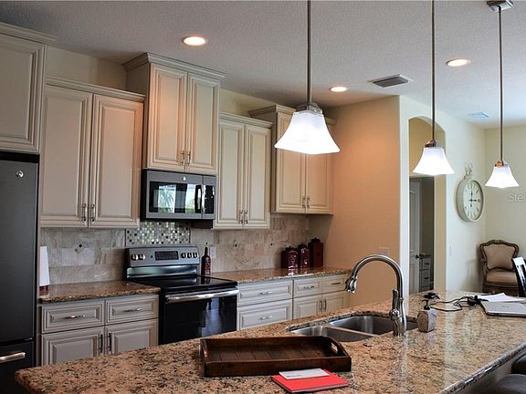 3rd image of 221 Baytree Dr