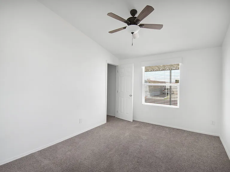 Paradise Groves Manufactured Home Community — Photo 58