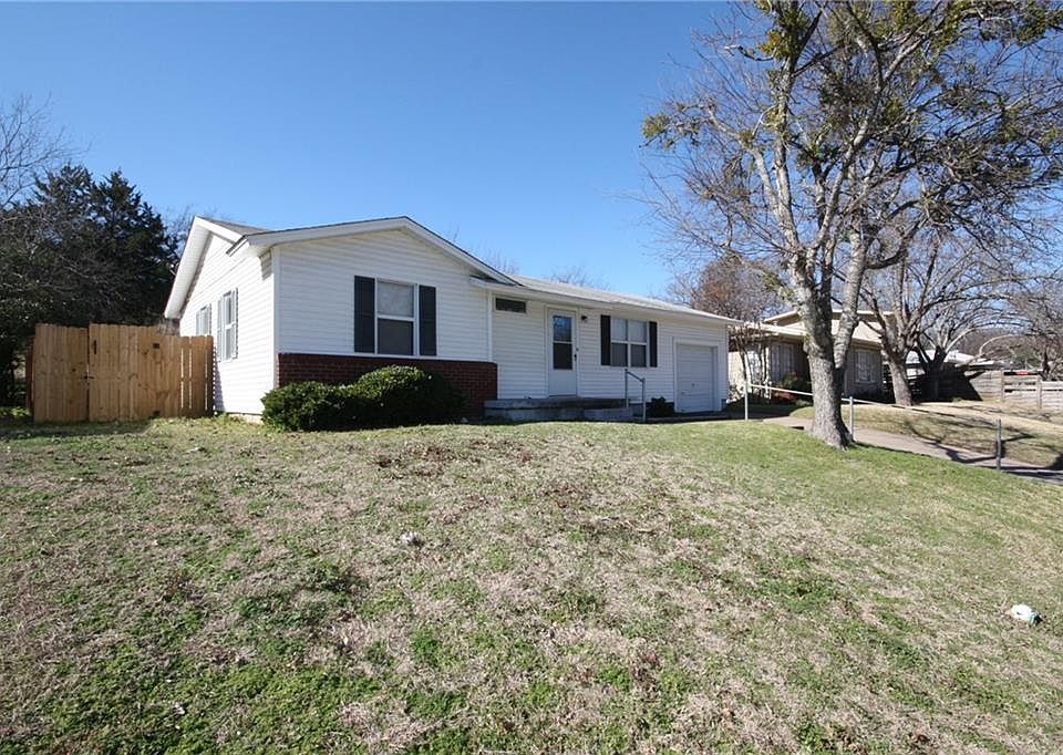 1st image of 111 S Hill Dr
