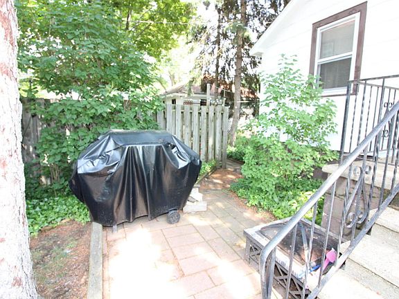 4th image of 615 Lions Park Dr