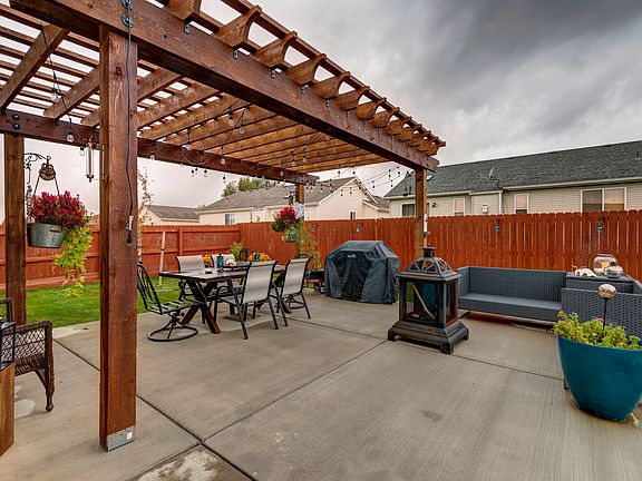 3rd image of 4001 Harbor Ln