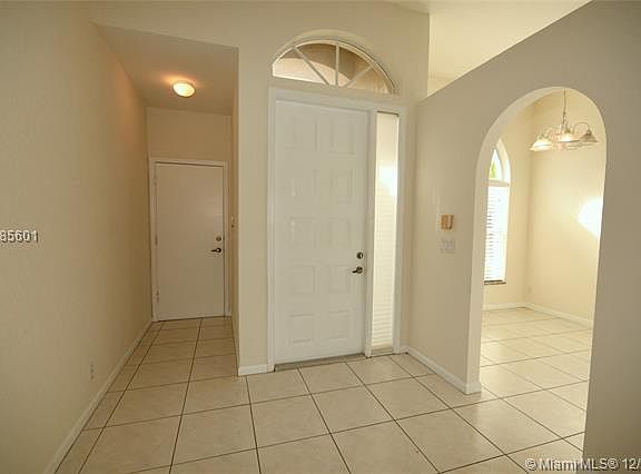 4th image of 5223 Ventura Dr