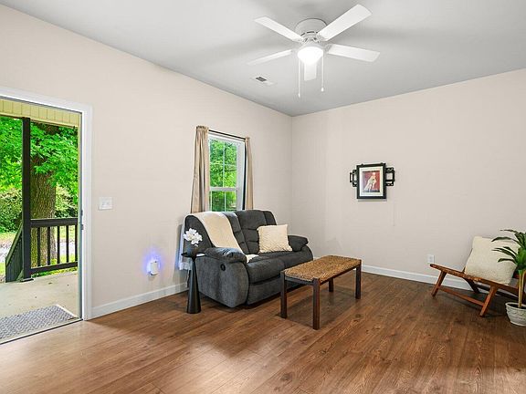 5th image of 9855 Walnut St