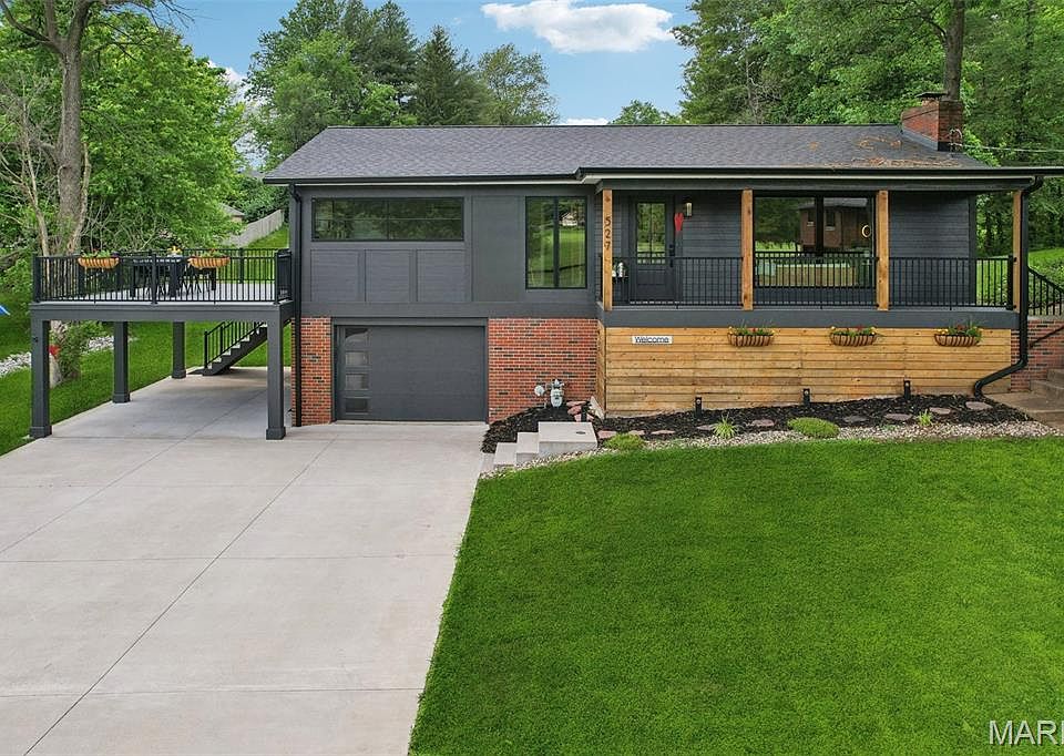 1st image of 527 W Lake Dr
